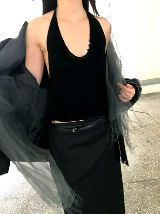 黑色
