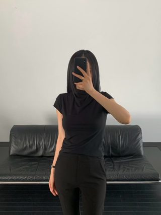 黑色