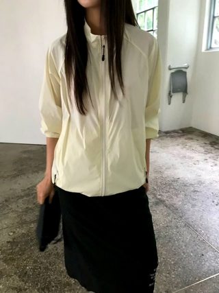 浅黄色