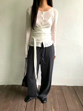灰色