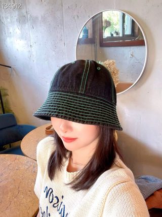 蓝色
