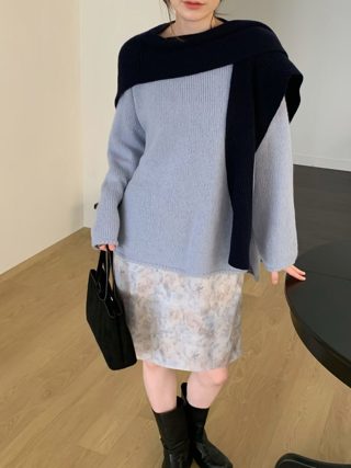 深蓝色