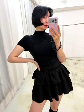 黑色
