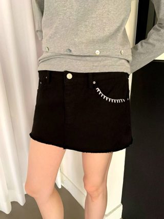 黑色