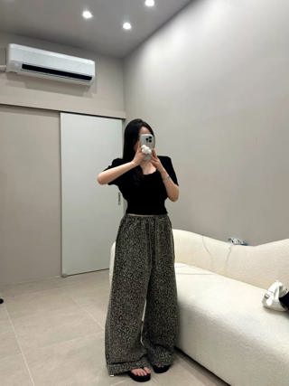 黑色