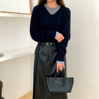 深蓝色