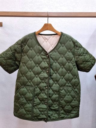 草绿色