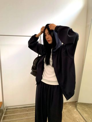 黑色