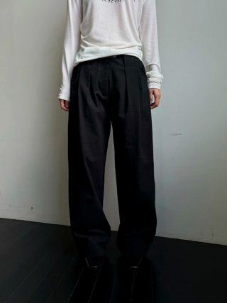 黑色