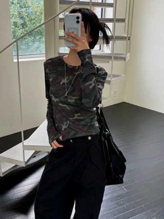 军绿色