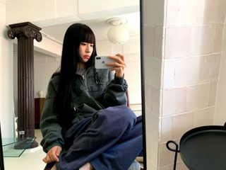 深蓝色