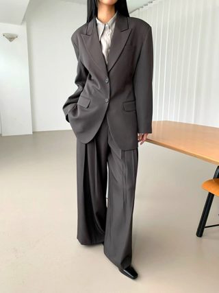 灰色