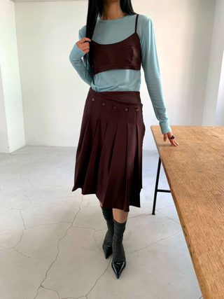 酒红色