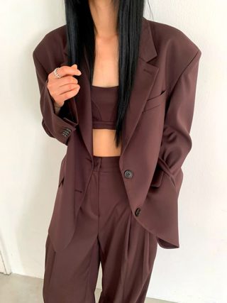酒红色