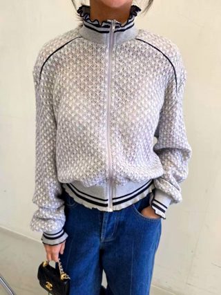 灰色