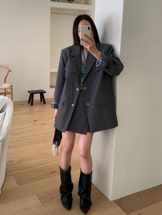 黑色