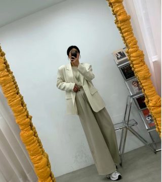 黑色