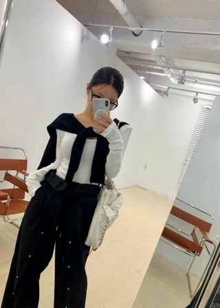 黑色