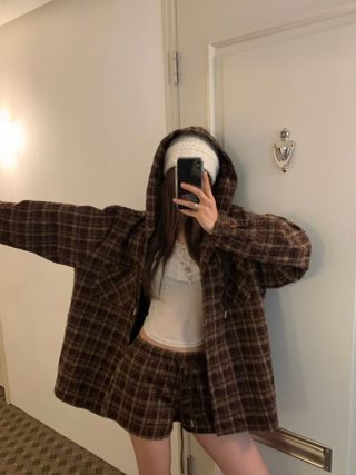 黑色