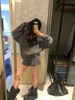 黑色