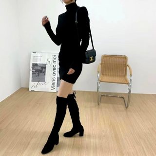 黑色