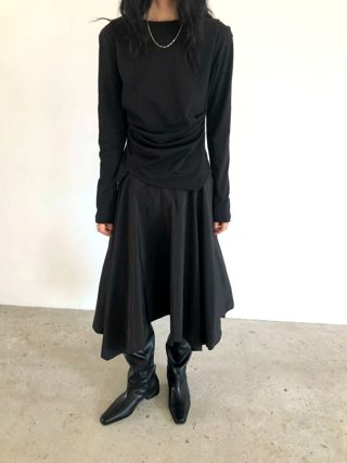 黑色
