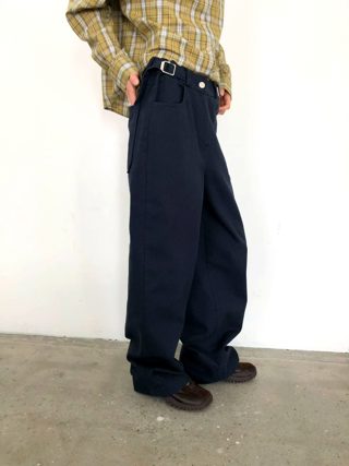 藏青色