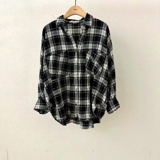 黑色