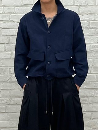 深蓝色