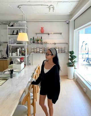 灰色