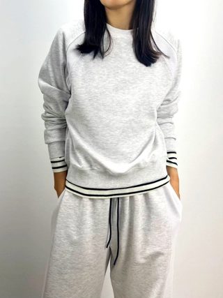 灰色