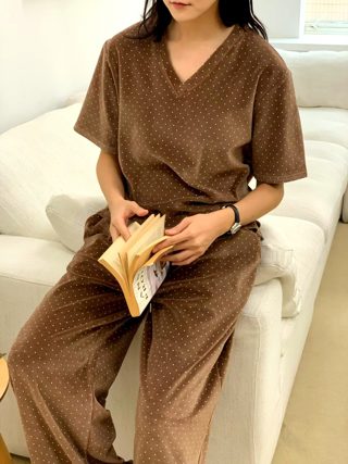 咖啡色