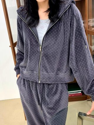 黑色