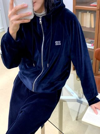 藏青色