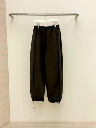 灰色