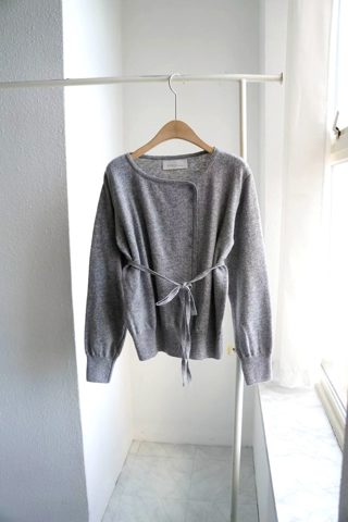灰色