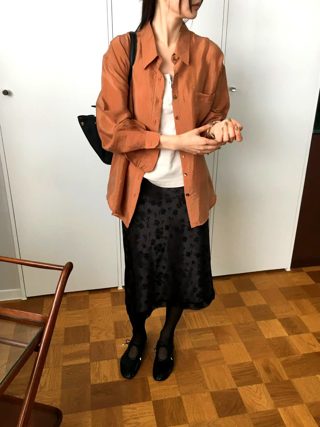 灰色