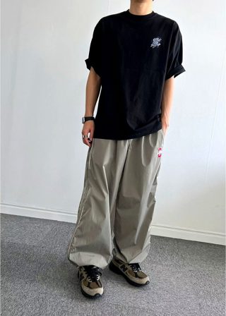 黑色