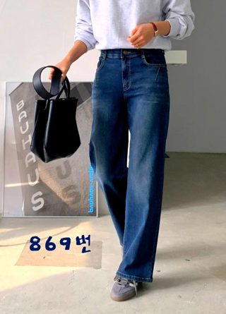 深蓝色