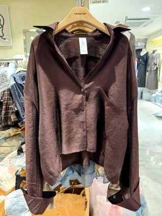 酒红色