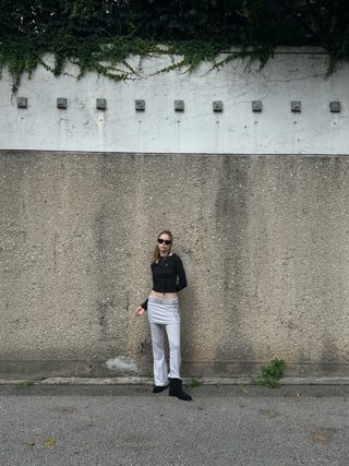 黑色