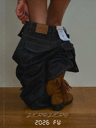 深蓝色