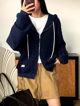 藏青色
