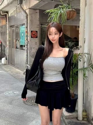 黑色