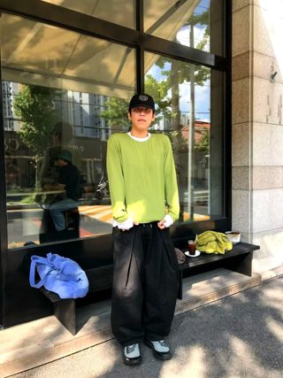 草绿色